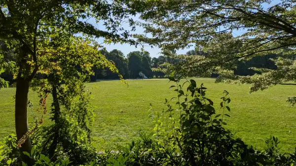 Het Beatrixpark een mooi en groen stadspark.