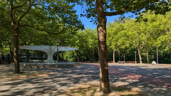 Het Gijsbrecht van Aemstelpark is een stadspark in Buitenveldert in Amsterdam-Zuid.