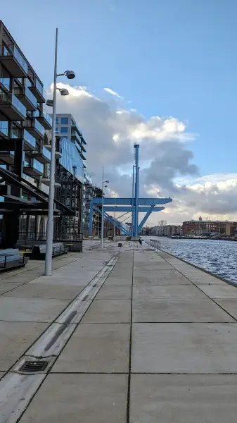 Uitzicht op de VOC-kade op Oostenburg in Amsterdam-Centrum.