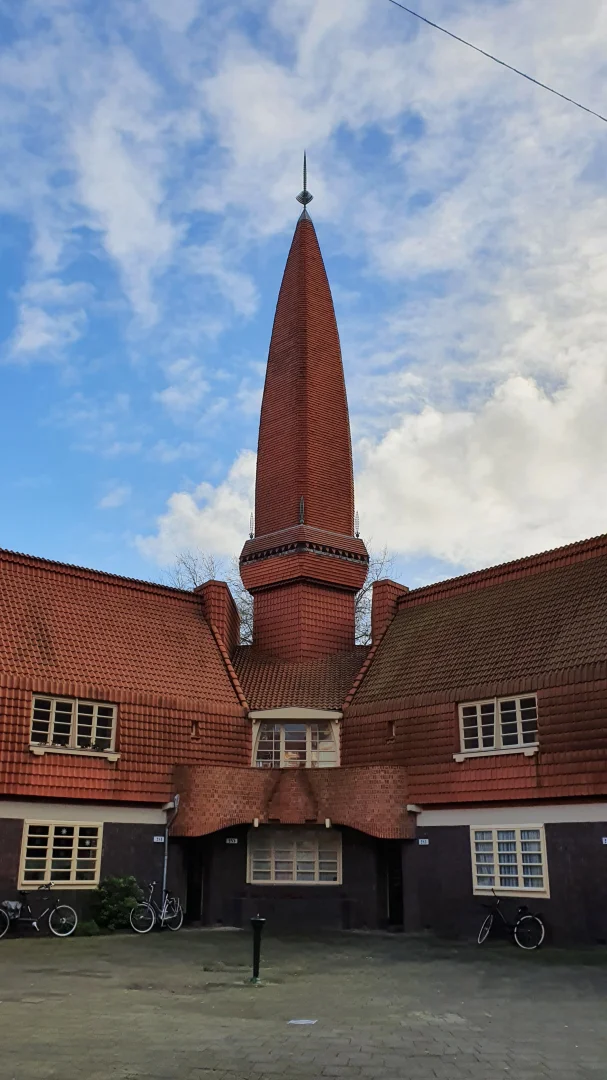 Amsterdamse School Museum Het Schip is een museum in Amsterdam-West, gevestigd in het huizenblok met dezelfde naam.