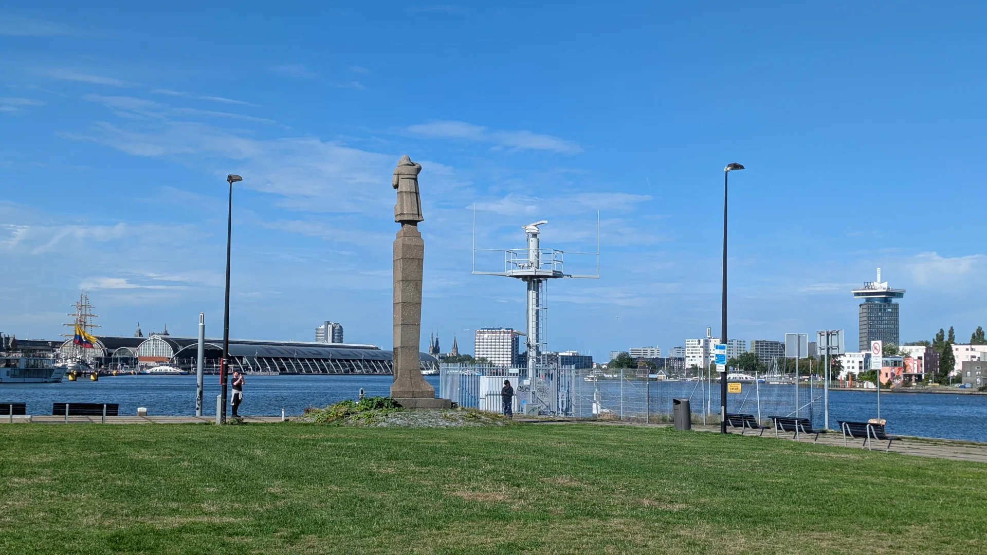 Kop van het Java-eiland met het monument Zeeman op de uitkijk,  Oostelijk Havengebied Amsterdam
